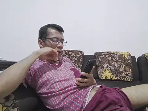 skinnylatino51 online show from December 2, 12:16 am