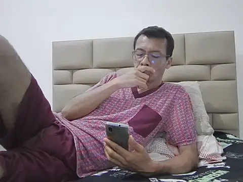 skinnylatino51 online show from December 3, 1:35 am