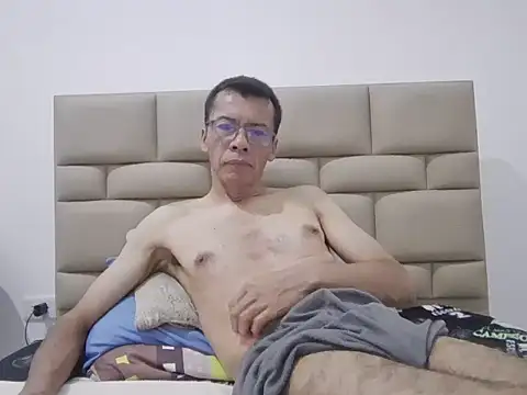 skinnylatino51 online show from January 8, 12:24 am