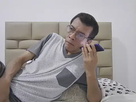 skinnylatino51 online show from February 19, 1:34 am