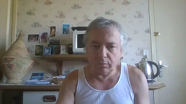 Snapshot of gegevincent chatting on July 6, 9:28 am gegevincent online show from July 6, 9:28 am