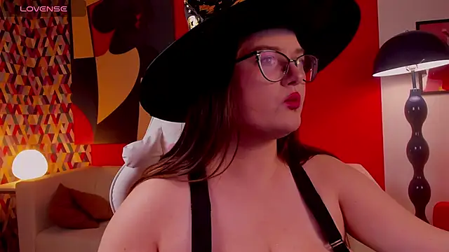 HelenDanvers online show from October 23, 9:41 am