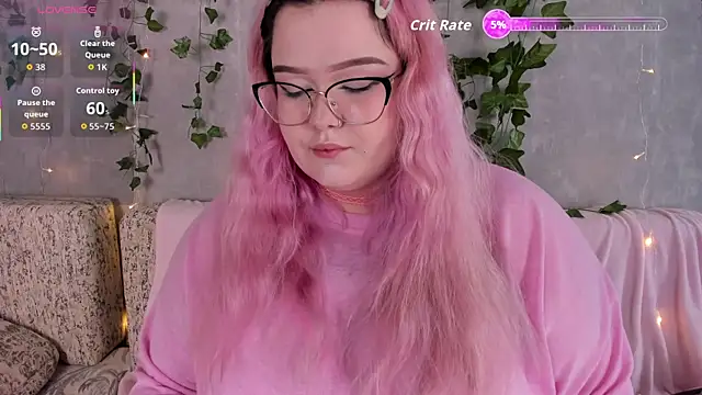 Snapshot of _CandyM1lky_ chatting on May 29, 7:28 am CandyM1lky online show from May 29, 7:28 am
