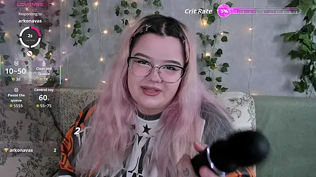 Snapshot of _CandyM1lky_ chatting on June 11, 6:11 am CandyM1lky online show from June 11, 6:11 am