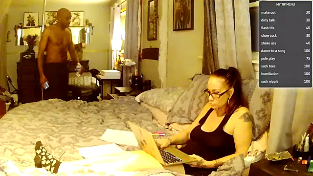 sexyred77713 online show from March 16, 1:33 am