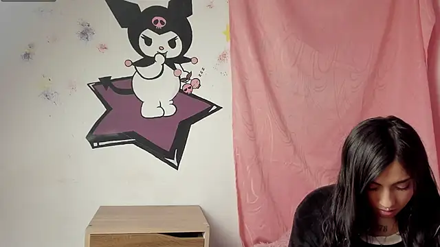 Alanaloiiss  online show from December 16, 4:39 am