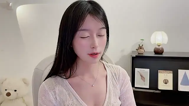 Onechestnut online show from December 1, 6:02 pm