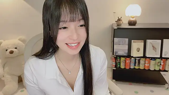 Snapshot of Onechestnut chatting on June 5, 3:35 am Onechestnut online show from June 5, 3:35 am