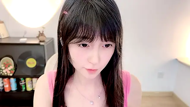 Snapshot of Onechestnut chatting on July 14, 12:22 pm Onechestnut online show from July 14, 12:22 pm