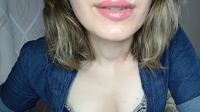 Snapshot of miss__Sophie chatting on July 4, 6:19 am miss Sophie online show from July 4, 6:19 am