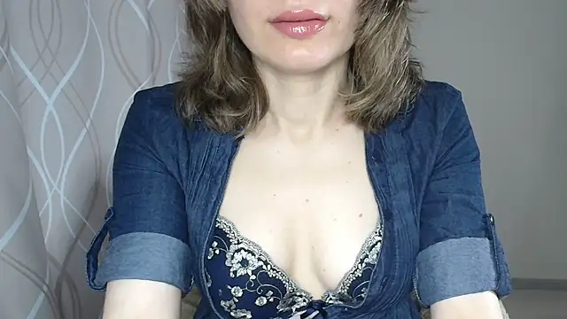 Snapshot of miss__Sophie chatting on July 7, 6:47 am miss Sophie online show from July 7, 6:47 am