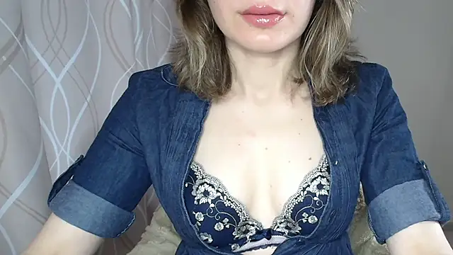 Snapshot of miss__Sophie chatting on July 10, 6:17 am miss Sophie online show from July 10, 6:17 am