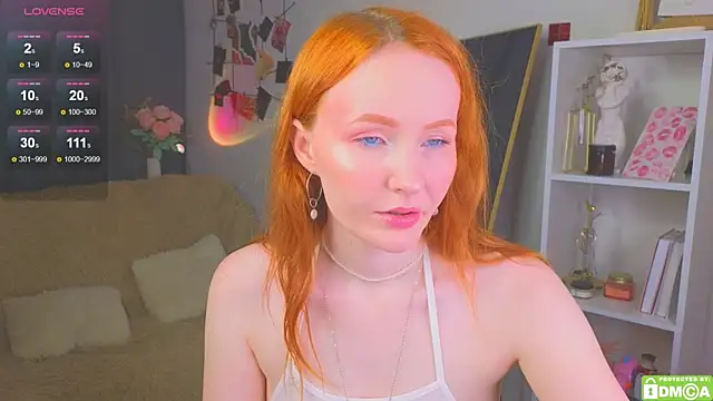 Snapshot of JoyceJones chatting on October 10, 7:24 pm JoyceJones online show from October 10, 7:24 pm