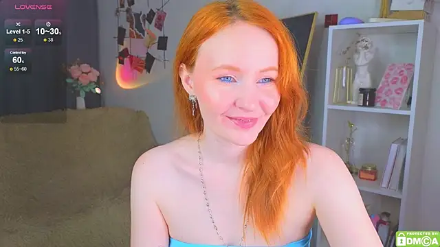 Snapshot of JoyceJones chatting on October 13, 7:14 pm JoyceJones online show from October 13, 7:14 pm