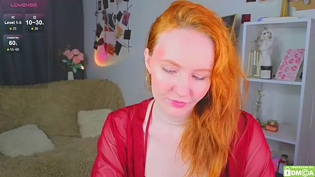 Snapshot of JoyceJones chatting on October 17, 8:11 pm JoyceJones online show from October 17, 8:11 pm