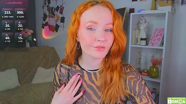 Snapshot of JoyceJones chatting on October 18, 7:14 pm JoyceJones online show from October 18, 7:14 pm