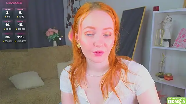 Snapshot of JoyceJones chatting on October 23, 7:34 pm JoyceJones online show from October 23, 7:34 pm