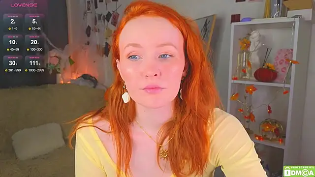 Snapshot of JoyceJones chatting on November 1, 8:00 pm JoyceJones online show from November 1, 8:00 pm