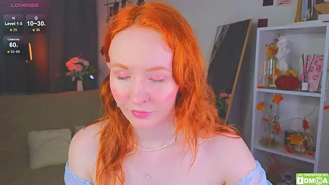 Snapshot of JoyceJones chatting on November 6, 8:10 pm JoyceJones online show from November 6, 8:10 pm