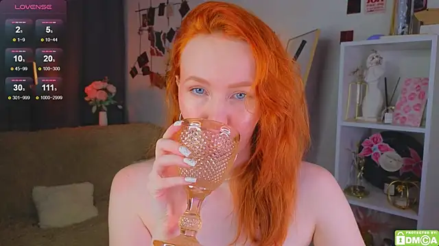 Snapshot of JoyceJones chatting on November 8, 8:18 pm JoyceJones online show from November 8, 8:18 pm