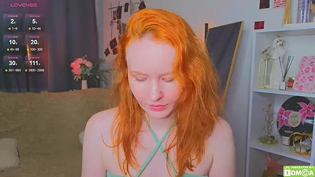 Snapshot of JoyceJones chatting on November 27, 9:28 pm JoyceJones online show from November 27, 9:28 pm