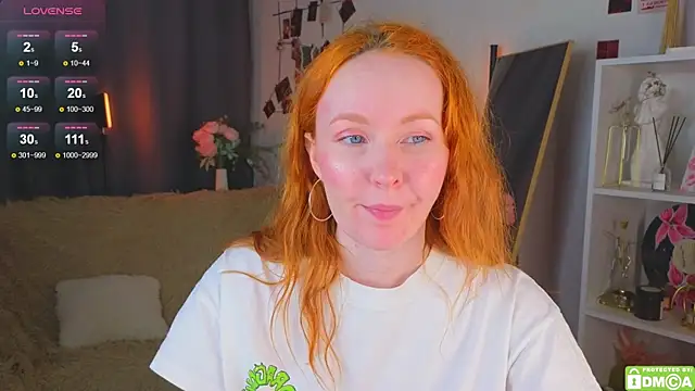 Snapshot of JoyceJones chatting on December 1, 8:36 pm JoyceJones online show from December 1, 8:36 pm