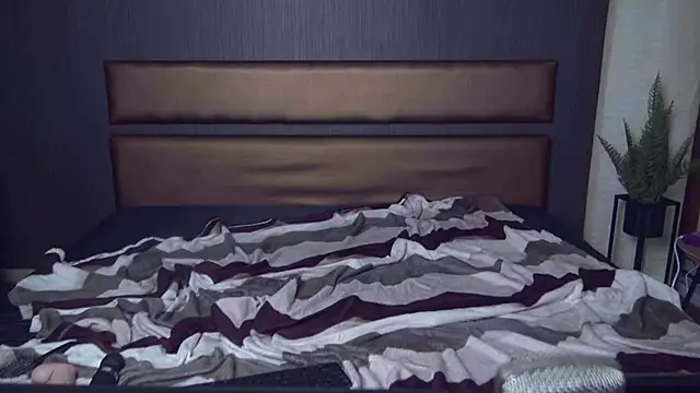 BustyBrunettes online show from October 31, 4:52 pm