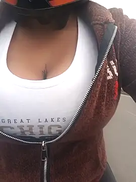 Snapshot of luluboobs9 chatting on February 3, 1:38 pm luluboobs9 online show from February 3, 1:38 pm