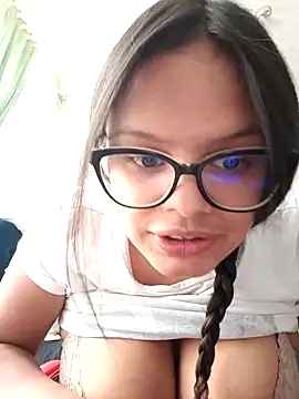 Snapshot of luluboobs9 chatting on February 18, 4:03 pm luluboobs9 online show from February 18, 4:03 pm