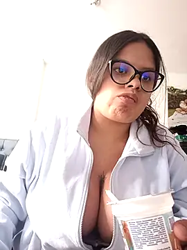 Snapshot of luluboobs9 chatting on April 16, 5:25 pm luluboobs9 online show from April 16, 5:25 pm