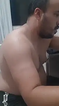 Snapshot of Urso_Nerd chatting on October 28, 3:32 am Urso Nerd online show from October 28, 3:32 am