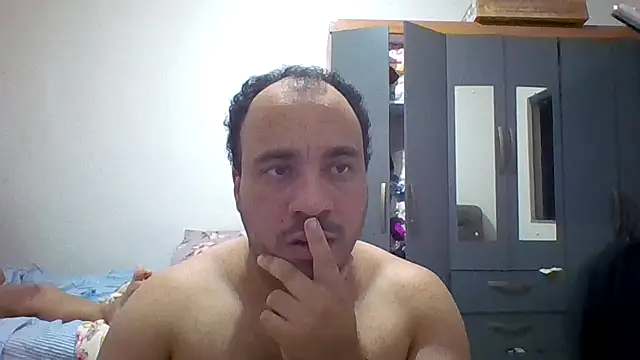 Snapshot of Urso_Nerd chatting on December 1, 3:44 am Urso Nerd online show from December 1, 3:44 am