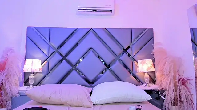 Milan LewisS online show from March 13, 1:29 pm