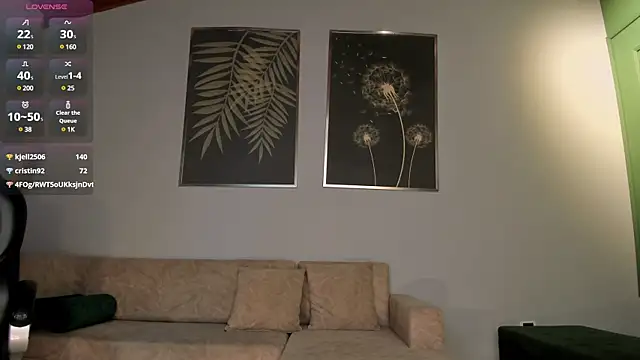 Snapshot of MeganScott chatting on December 4, 11:13 pm MeganScott online show from December 4, 11:13 pm