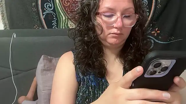 Snapshot of GirlSquirt chatting on May 17, 4:25 pm GirlSquirt online show from May 17, 4:25 pm