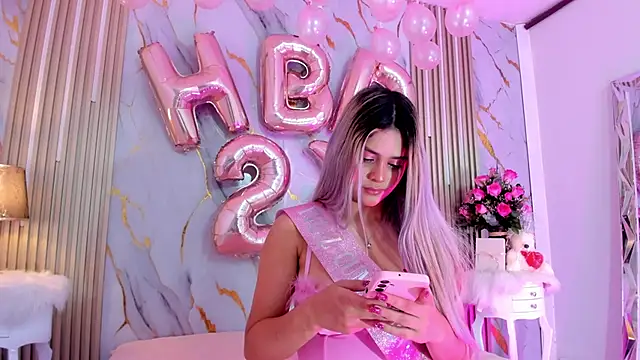 Snapshot of sharon_greey chatting on December 2, 9:32 pm sharon greey online show from December 2, 9:32 pm