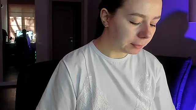 Snapshot of Di_na_Bell chatting on May 8, 5:46 am Di na Bell online show from May 8, 5:46 am