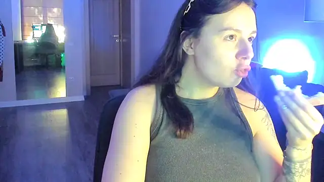 Snapshot of Di_na_Bell chatting on May 22, 5:58 am Di na Bell online show from May 22, 5:58 am