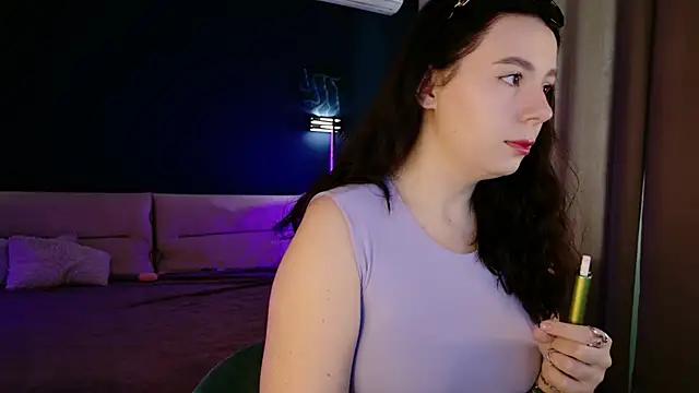 Snapshot of Di_na_Bell chatting on May 23, 9:24 am Di na Bell online show from May 23, 9:24 am