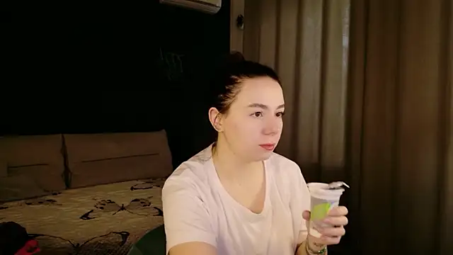 Snapshot of Di_na_Bell chatting on June 2, 5:31 am Di na Bell online show from June 2, 5:31 am