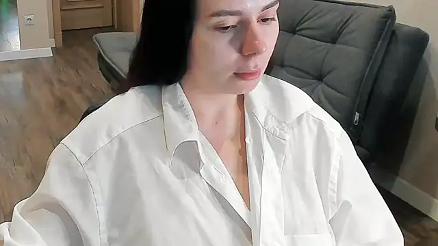 Snapshot of Di_na_Bell chatting on June 18, 9:14 am Di na Bell online show from June 18, 9:14 am