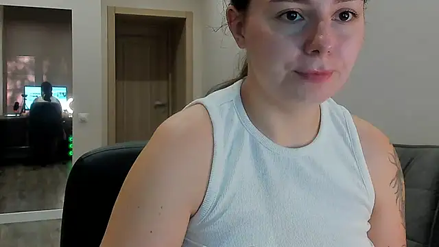Snapshot of Di_na_Bell chatting on June 26, 5:45 am Di na Bell online show from June 26, 5:45 am