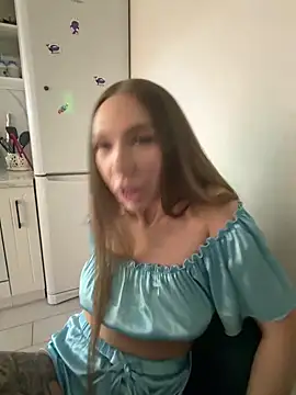 AlysonHuxley  online show from February 28, 10:33 pm