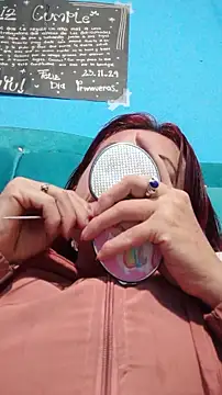 Snapshot of carolinhe_ chatting on November 28, 4:26 am carolinhe online show from November 28, 4:26 am