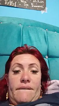 Snapshot of carolinhe_ chatting on December 2, 2:45 pm carolinhe online show from December 2, 2:45 pm