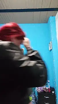 Snapshot of carolinhe_ chatting on December 4, 9:12 pm carolinhe online show from December 4, 9:12 pm