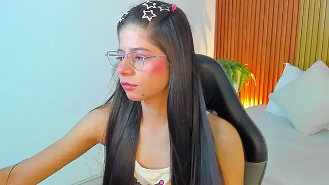 Snapshot of carlina_15 chatting on May 10, 11:48 am carlina 15 online show from May 10, 11:48 am