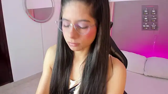 Snapshot of carlina_15 chatting on May 27, 12:24 pm carlina 15 online show from May 27, 12:24 pm
