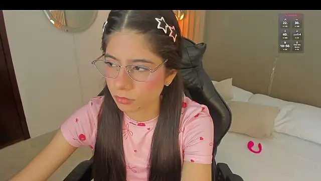 Snapshot of carlina_15 chatting on June 5, 12:33 pm carlina 15 online show from June 5, 12:33 pm