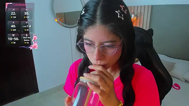 Snapshot of carlina_15 chatting on June 10, 12:37 pm carlina 15 online show from June 10, 12:37 pm